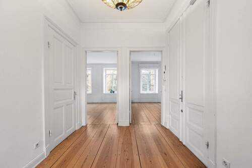 Diele / Wohn- / Esszimmer / Vollbad - 