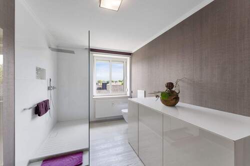 Hauptbadezimmer - Etagenwohnung mit 124,00 m&sup2; in Freilassing zum Kaufen