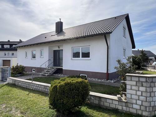 Geräumiges Wohnhaus - Optimale Anbindung zur BAB 3! Einfamilienhaus mit Garage bei Berg, zwischen Nürnberg und Regensburg