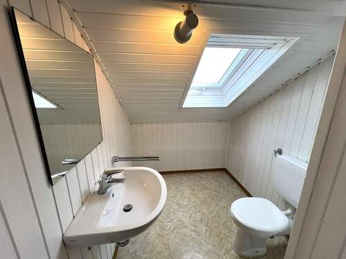 Toilette im Dachgeschoss - 