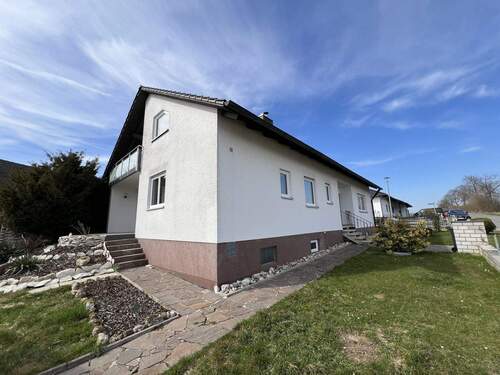 Sonnige Ausrichtung - 6 Zimmer Einfamilienhaus zur Miete in Berg bei Neumarkt in der Oberpfalz / Stöckelsberg