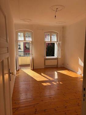 Blick ins Wohnzimmer - 