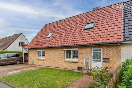 Straßenansicht - Familienidyll auf großem Grundstück