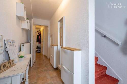 Flur / Treppenhaus - Doppelhaushälfte mit 112,10 m&sup2; in Heide zum Kaufen