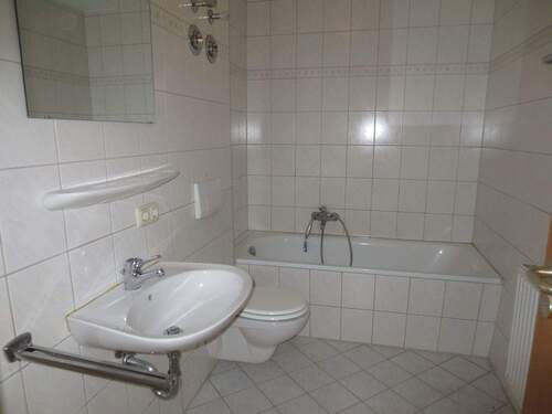 09 Bad - 2 Zimmer Etagenwohnung zur Miete in Plauen