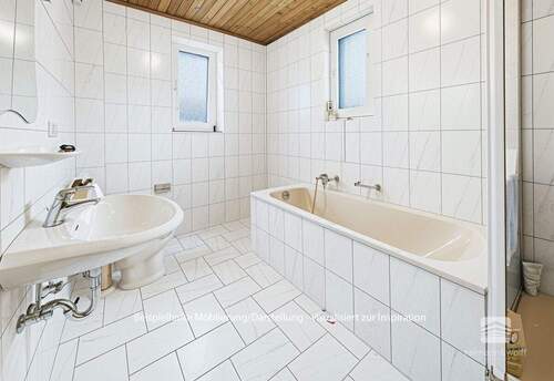 Badezimmer 1/2 (KI) - 