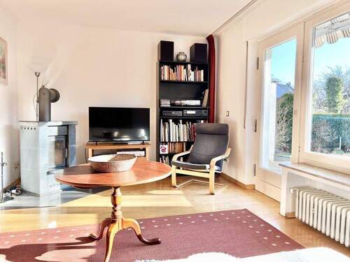 Wohnzimmer mit Zugang zur Terrasse - 