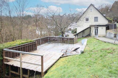 Garten mit Sitzfläche - 5 Zimmer Einfamilienhaus zum Kaufen in Dillenburg