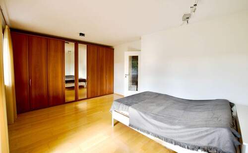Schlafzimmer mit Balkon - 