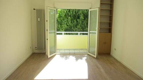 Schlafzimmer (außenliegend) - 2,5 bis 3-Zimmer-Wohnung mit Küche und Balkon in Stuttgart-Degerloch provisionsfrei