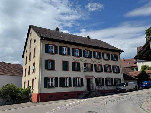 Hausansicht - Gastronomie- und Wohngebäude in Klettgau-Geißlingen!