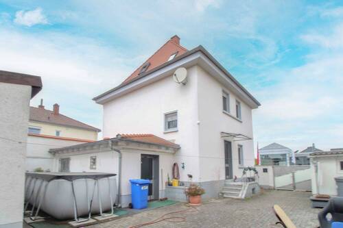 Hinten - 5 Zimmer Einfamilienhaus in Haßloch