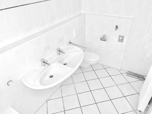 Bad mit Wanne, WC, WM-A. - 
