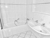 Bad mit Wanne, WC, WM-A. - 
