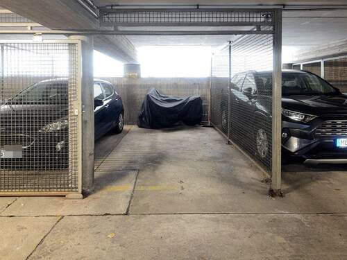 TG Stellplatz der Wohnung in der Mitte innerhalb der Gitterbox - 