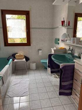 Bad EG.jpg - 6 Zimmer Einfamilienhaus in Halle (Saale)