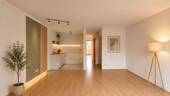 Wohnzimmer mit Küche - KI - Sofort verfügbare 3-Zimmer-Wohnung in Ludwigshafen-Mundenheim für Paare, Studenten oder Investoren