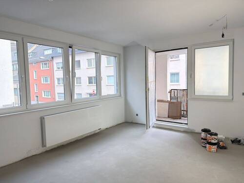 Wohnzimmer mit Balkon - 