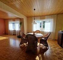 RESERVIERT!!!!Bungalow mit tollem Ausblick Garten und 2 Garagen in ruhiger Lage von Tholey