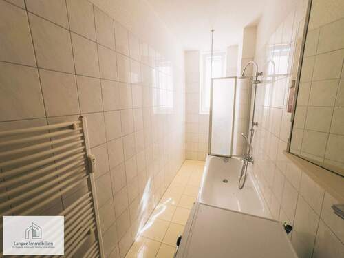 Badezimmer.jpg - Mehrfamilienhaus, Wohnhaus mit 366,00 m² in Naumburg (Saale) zum Kaufen