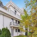 Hausansicht - Dahlem! Sonnig! Terrasse! Modern! Aufzug!