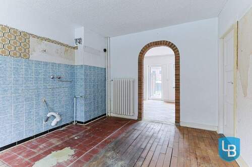 Küche mit Blick ins Wohnzimmer - 4 Zimmer Reihenmittelhaus zum Kaufen in Kiel