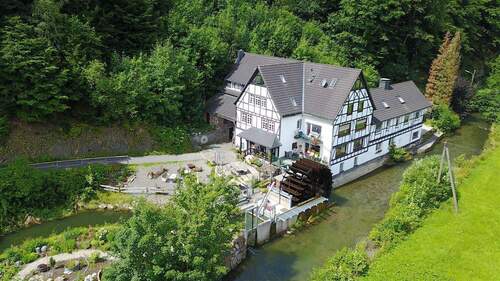 Luft-Aufnahme - 1 Zimmer Mehrfamilienhaus, Wohnhaus zum Kaufen in Schmallenberg
