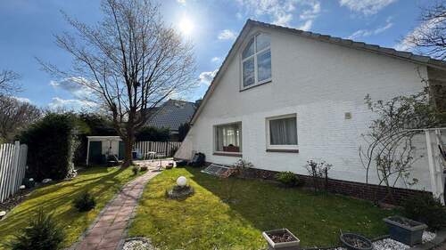 Außenansicht - Sanierungsbedürftige Doppelhaushälfte in Quickborn