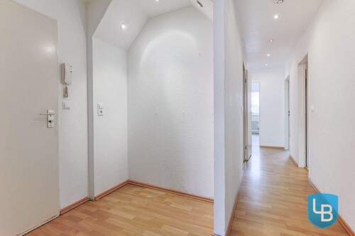 Flur mit Garderobe - 