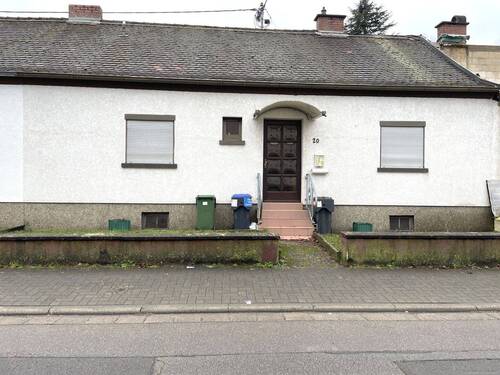 Front - 3 Zimmer Einfamilienhaus zum Kaufen in Saarbrücken / Brebach