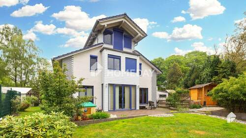 Außenansicht 7 - Außergewöhnliches, großzügiges EFH mit 8 Zimmern in schöner, grüner Lage