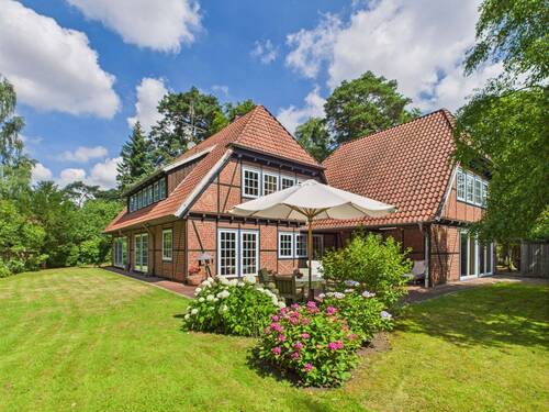Hausansicht vom Garten - Traum in der Wedemark: Wunderschönes Fachwerkhaus auf idyllischem Grundstück