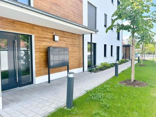 Hauseingang - 4 Zimmer Etagenwohnung in Roth