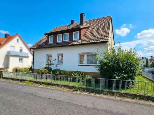 Frontansicht - 6 Zimmer Mehrfamilienhaus, Wohnhaus zum Kaufen in Ahnatal / Weimar