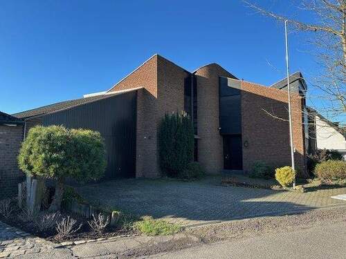 Straßenansicht Ist-Zustand - 9 Zimmer Einfamilienhaus zum Kaufen in Mönchengladbach