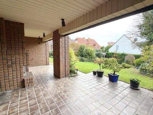 Terrasse mit Kamin - 9 Zimmer Einfamilienhaus in Mönchengladbach