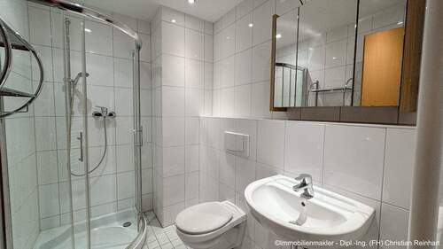 06 Weiteres Bad mit Dusche.jpeg - 