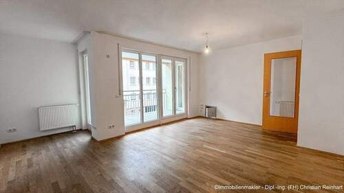 01 Start Wohnzimmer.jpeg - 3 Zimmer Etagenwohnung zum Kaufen in Nürnberg