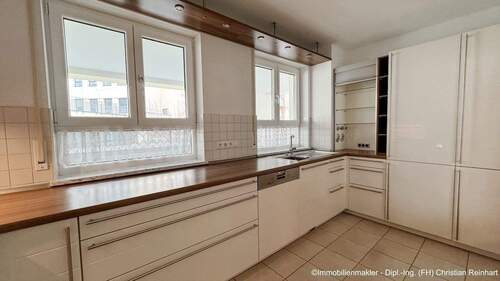 02 (2) Kueche.jpeg - Etagenwohnung mit 82,00 m² in Nürnberg zum Kaufen