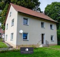 Gemütliches Wohnhaus mit Garage in ruhiger Lage von Schlicht an der Vils - renovierungsbedürftig - Vilseck / Schlicht