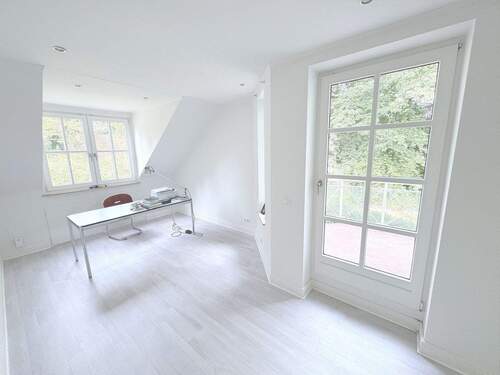 Schlafzimmer 3 im I. OG (mit Balkon) - 