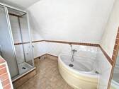 Bad mit Wanne und Dusche OG - 