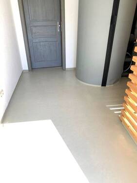 Heizungsraum mit Warmwasserspeicher - 