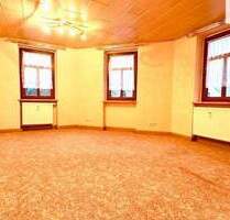 Modernes Tageslichtbad mit Dusche - Einbauküche - 3-Raum-Wohnung in Schlettau im Dachgeschoss!