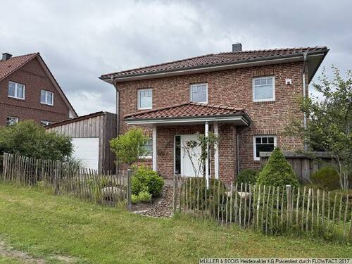 Straßenseite - 5 Zimmer Einfamilienhaus in Egestorf