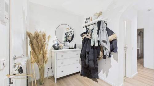 Garderobe - Etagenwohnung mit 88,70 m² in Bremen zum Kaufen