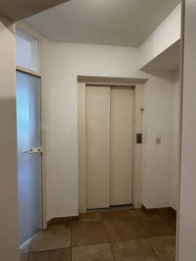 Eingangsbereich - Etagenwohnung mit 103,00 m&sup2; in Kirchheim-Teck zum Kaufen