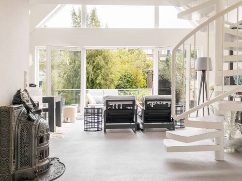 Wohnbereich und Balkon - Gepflegte Maisonettewohnung in Laboe – strandnah und ruhig