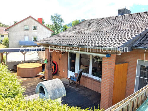 Hausfront mit Terrasse Süd-Ost - 