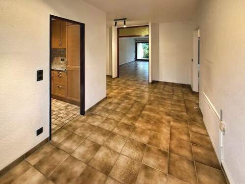 Diele - Etagenwohnung mit 98,00 m&sup2; in Düsseldorf zum Kaufen